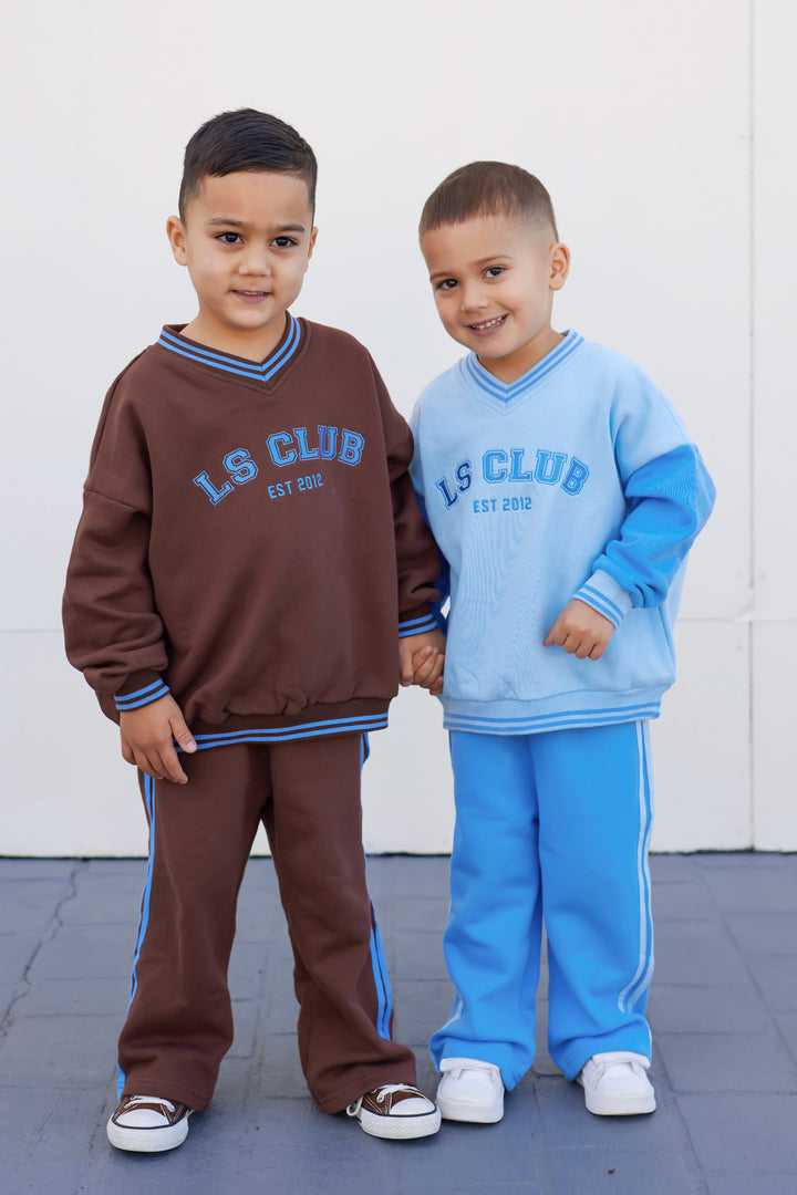 V Neck Logo Jumper - Chocolate