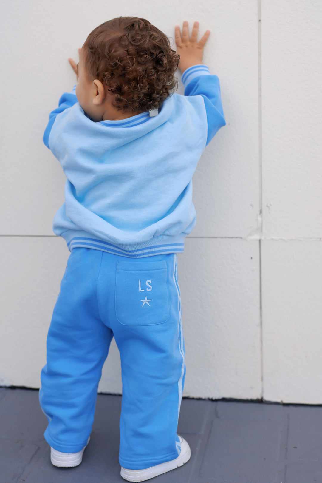 V Neck Logo Jumper - Blue