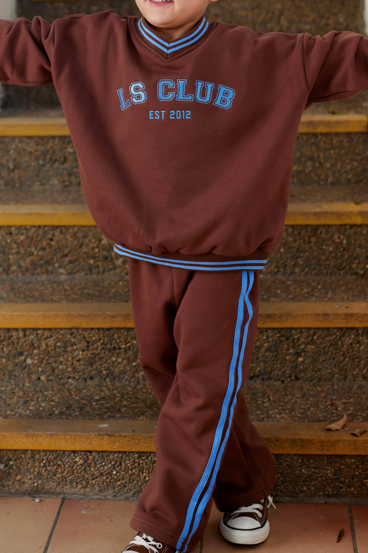 V Neck Logo Jumper - Chocolate