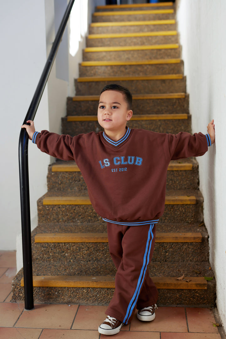 V Neck Logo Jumper - Chocolate