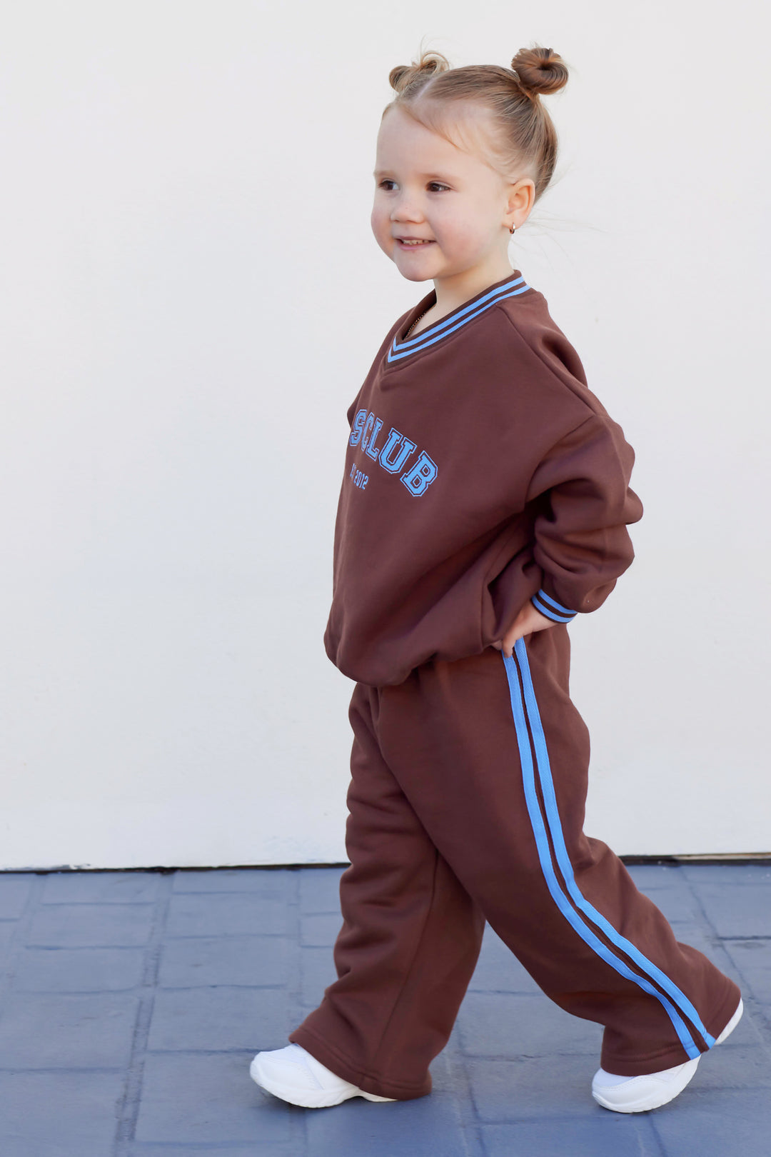 V Neck Logo Jumper - Chocolate