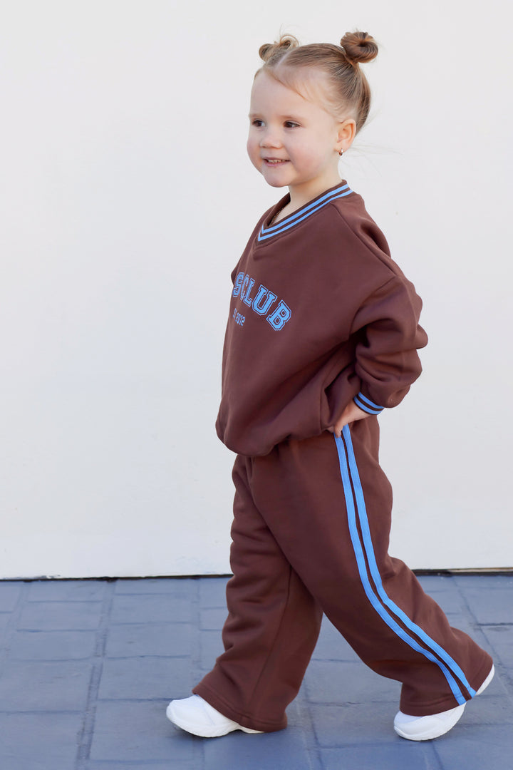 V Neck Logo Jumper - Chocolate