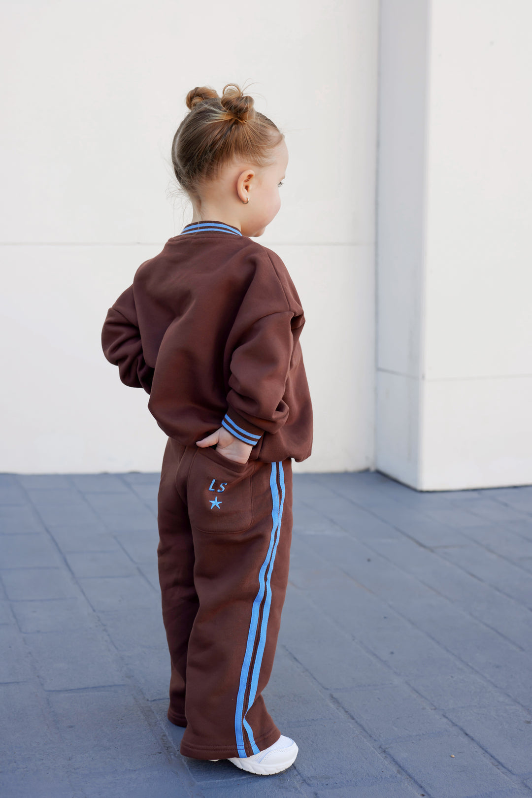 V Neck Logo Jumper - Chocolate