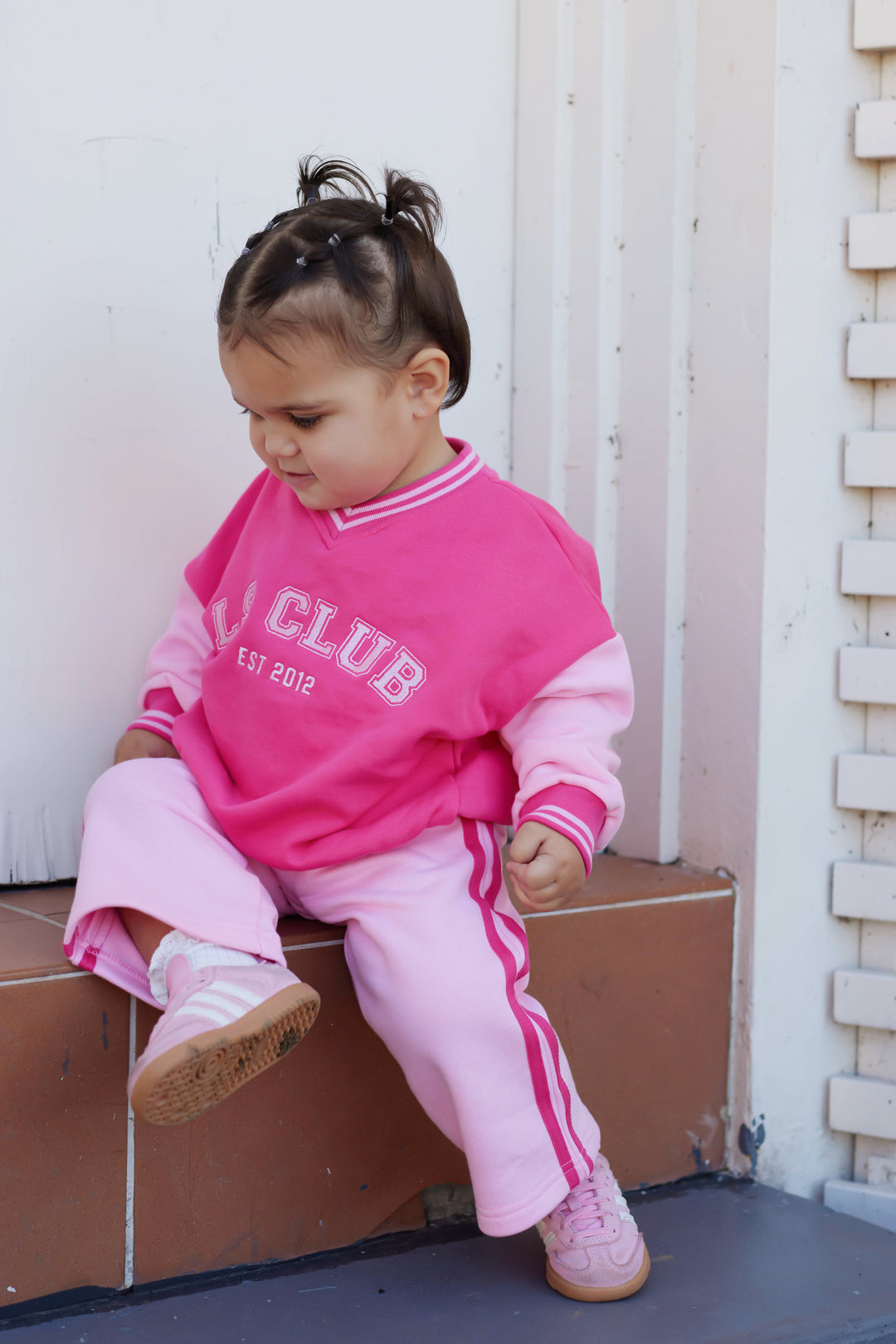 V Neck Logo Jumper - Pink